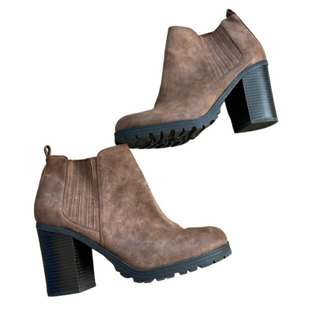 Sam & Libby Faux Leather Booties Stacked Heel Tread Soles Brown Women's 10
